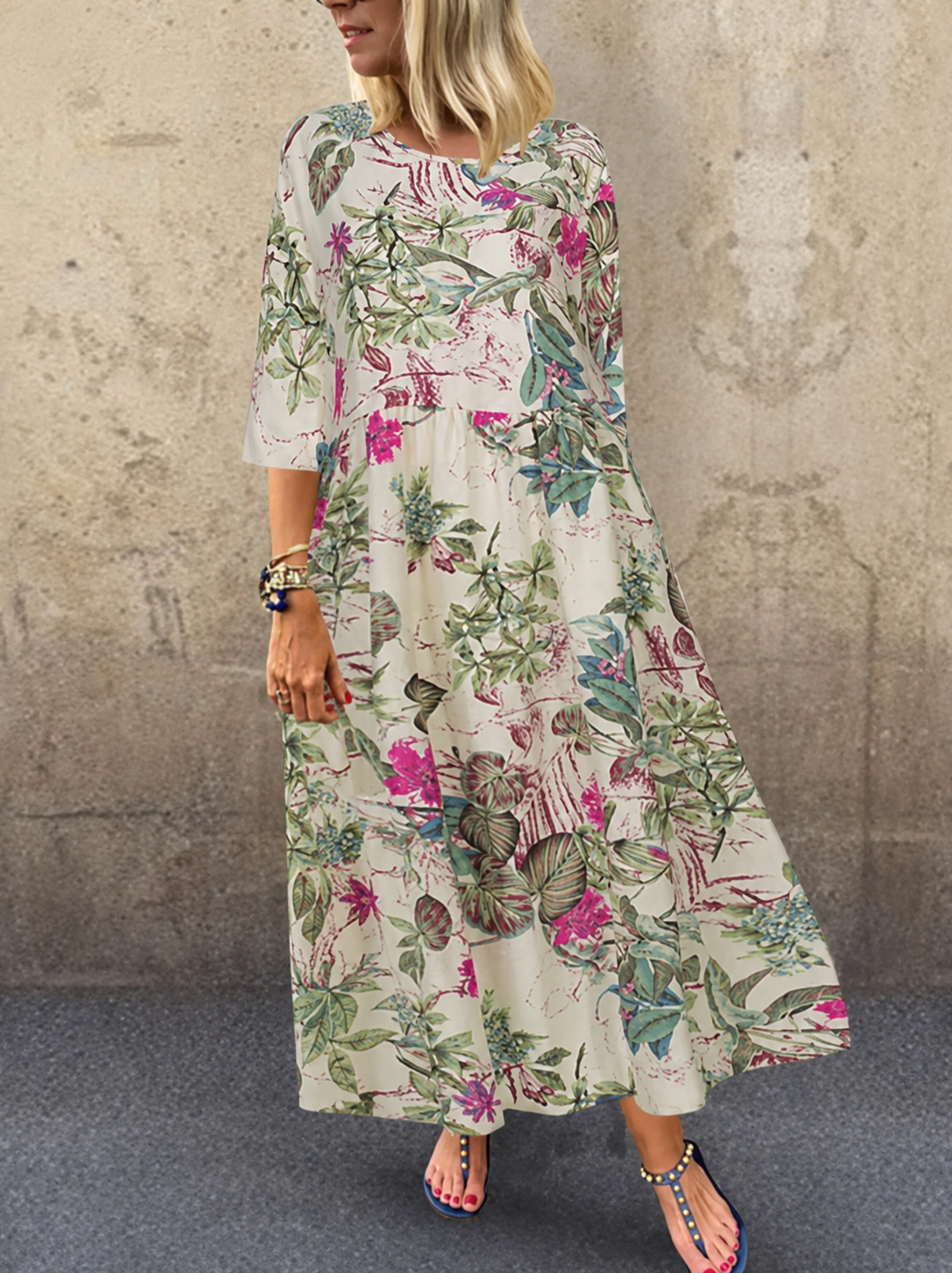 Elegantes Sommerkleid mit Blumendruck und Dreiviertelärmeln