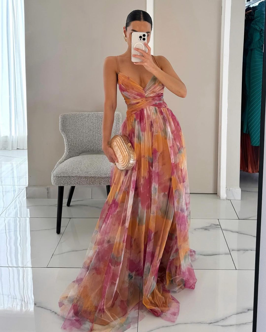 Stilvolles Maxikleid mit Blumenprint und verstellbaren Trägern