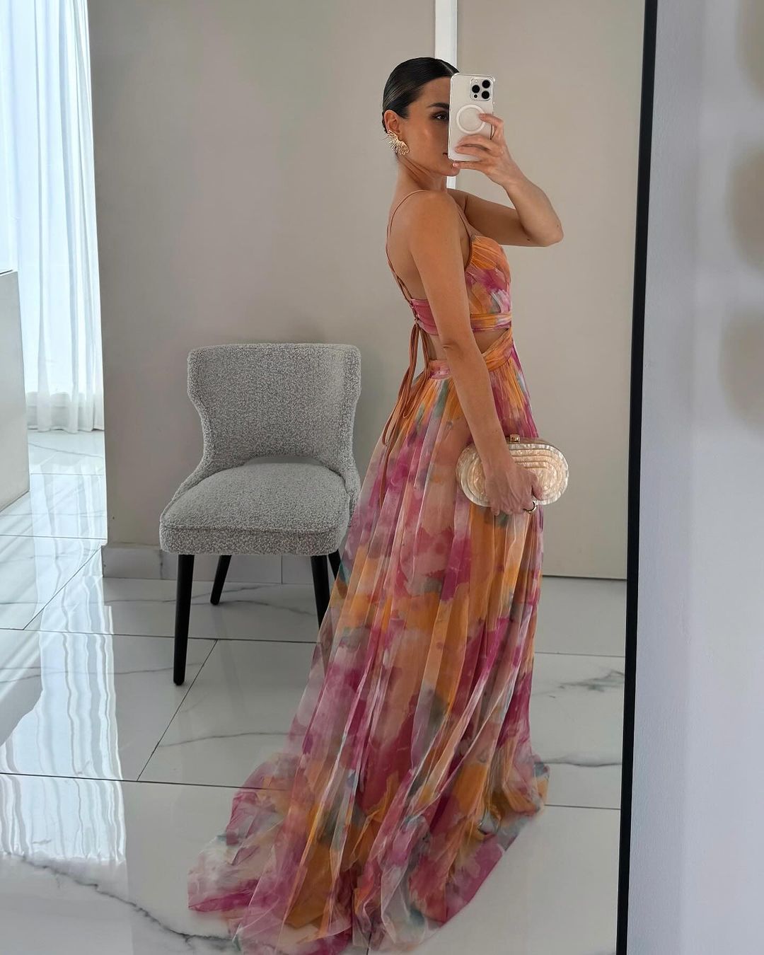 Stilvolles Maxikleid mit Blumenprint und verstellbaren Trägern