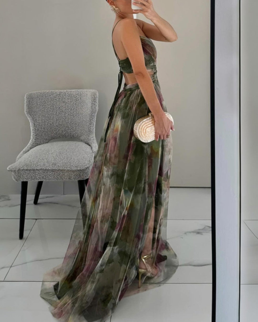 Stilvolles Maxikleid mit Blumenprint und verstellbaren Trägern