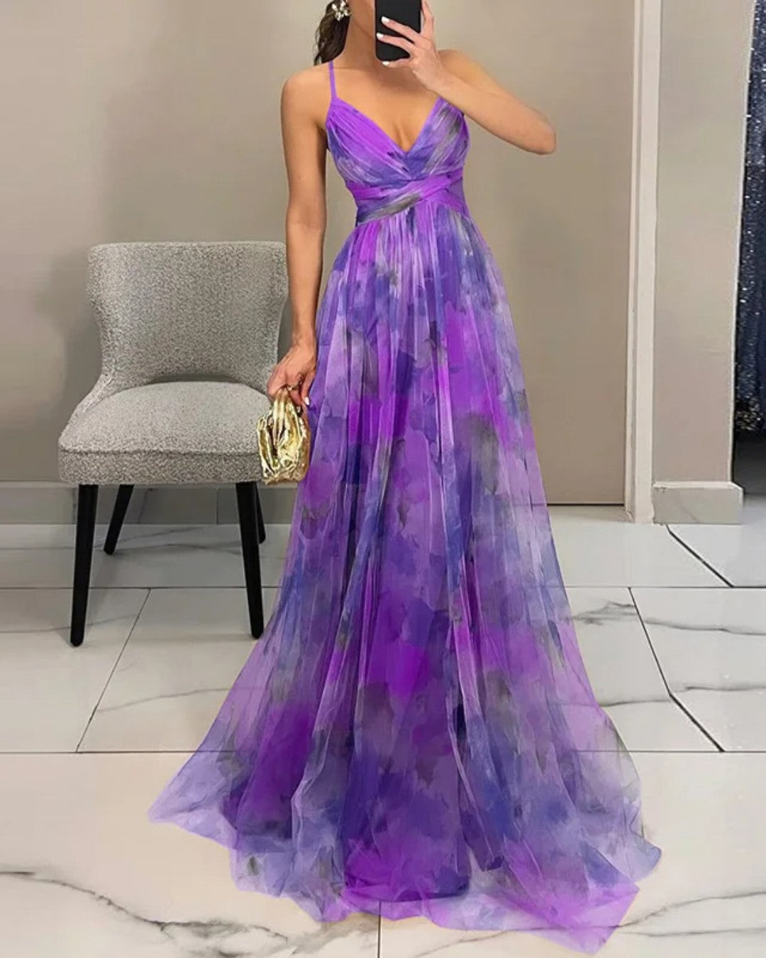 Stilvolles Maxikleid mit Blumenprint und verstellbaren Trägern