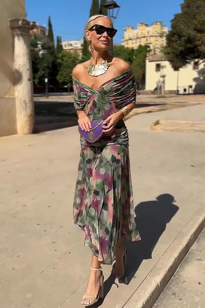 Elegantes Maxikleid mit V-Ausschnitt und Taillenfalten