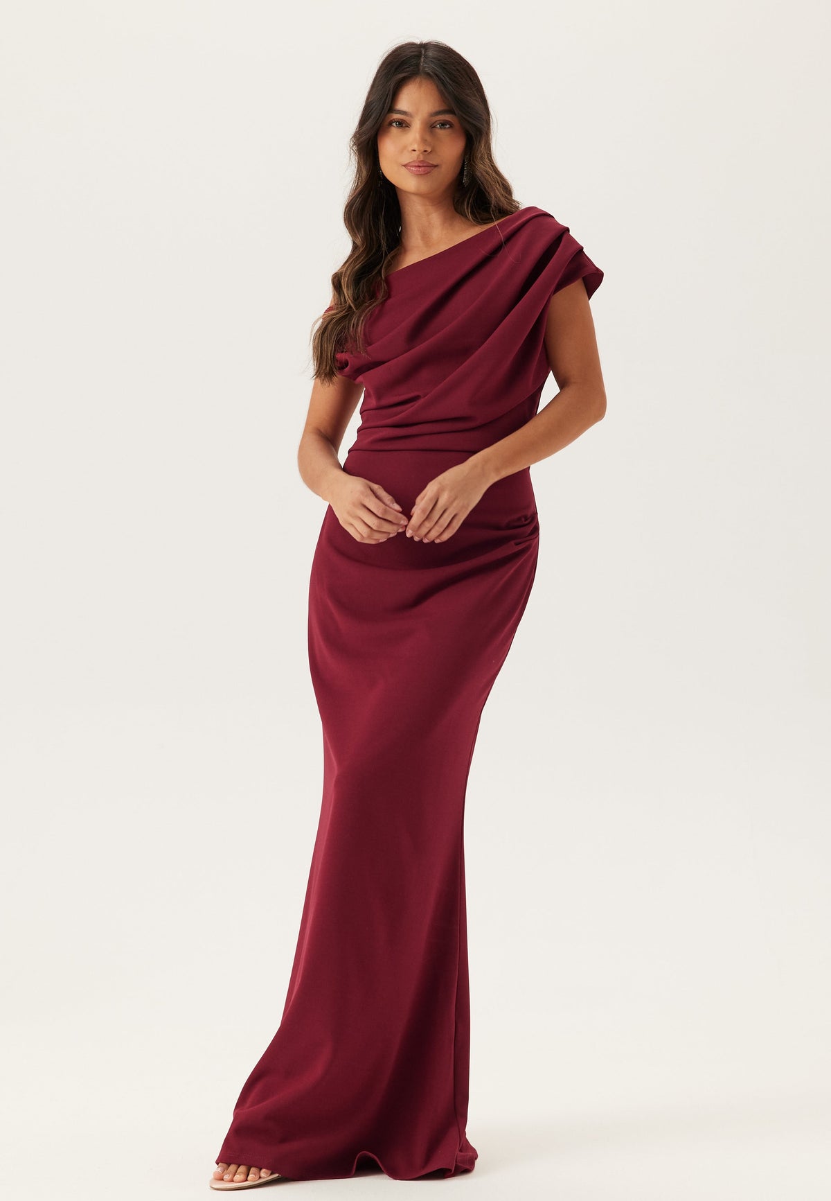 Stilvolles Damen-Maxikleid mit asymmetrischem Ausschnitt