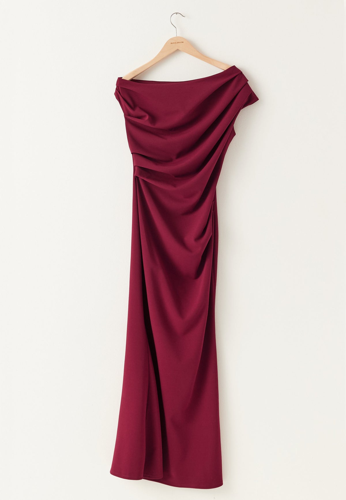 Stilvolles Damen-Maxikleid mit asymmetrischem Ausschnitt
