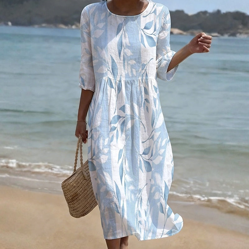 Elegantes Sommerkleid mit Blättermuster und Rundhalsausschnitt