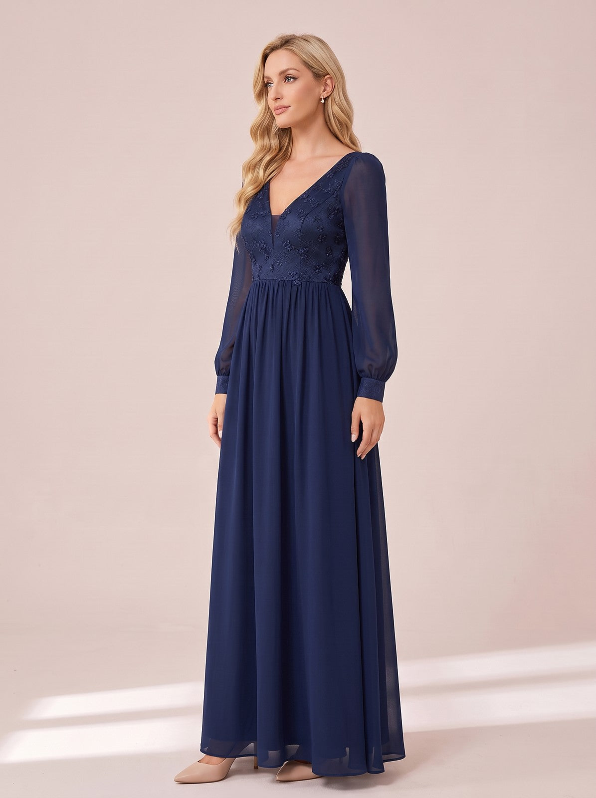 Women's Vintage Neckline Sheer Sleeve Evening Dress