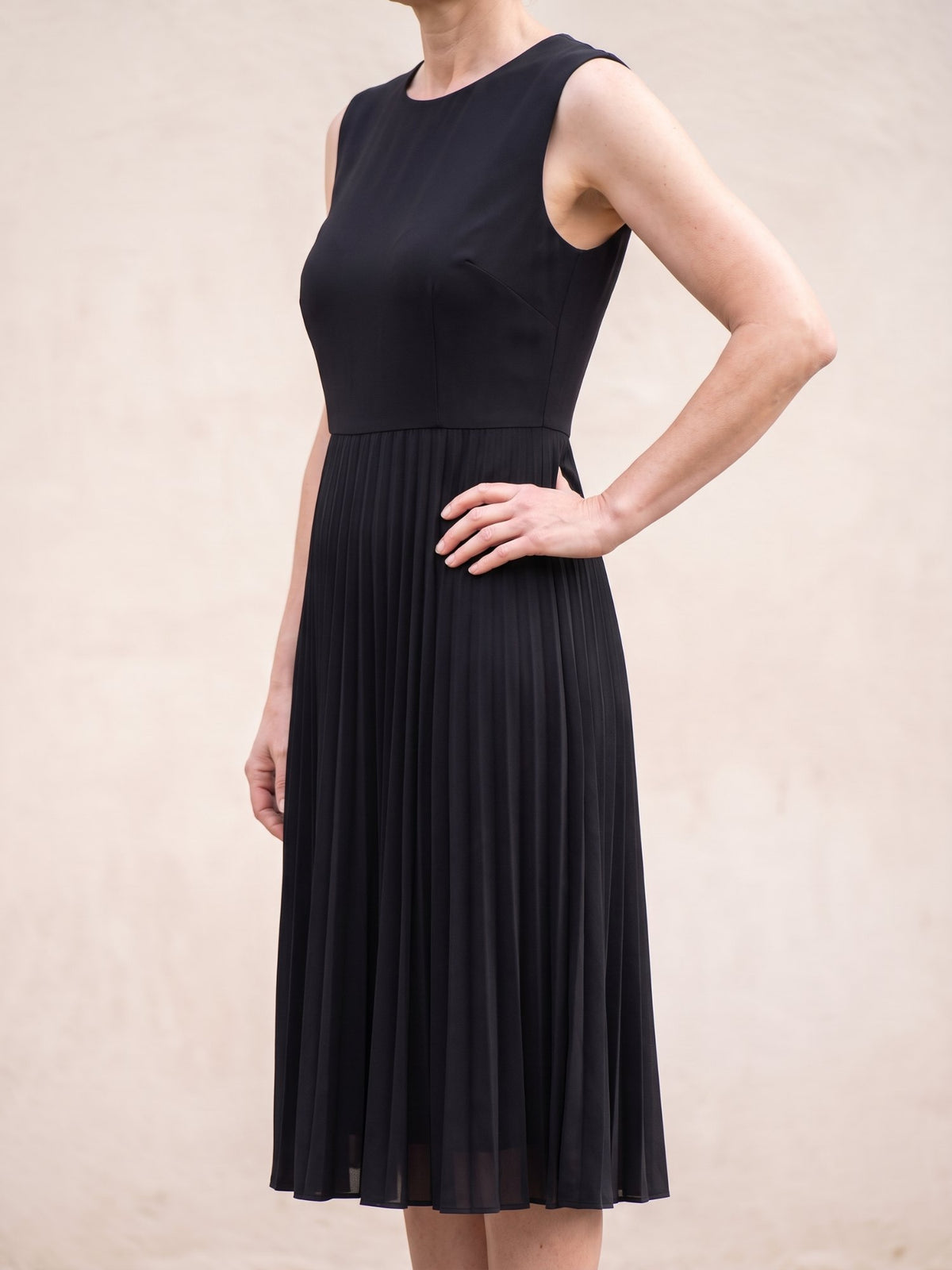 Women's Sleeveless Pleated Midi Dress in Black, side view