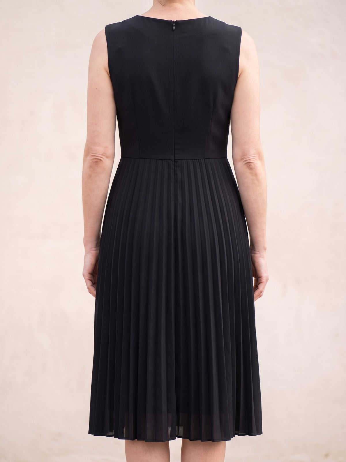Women's Sleeveless Pleated Midi Dress in Black, back view